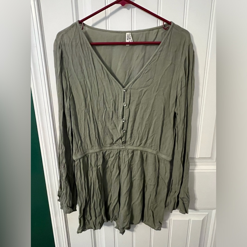 Gray/Green Long sleeve romper Large